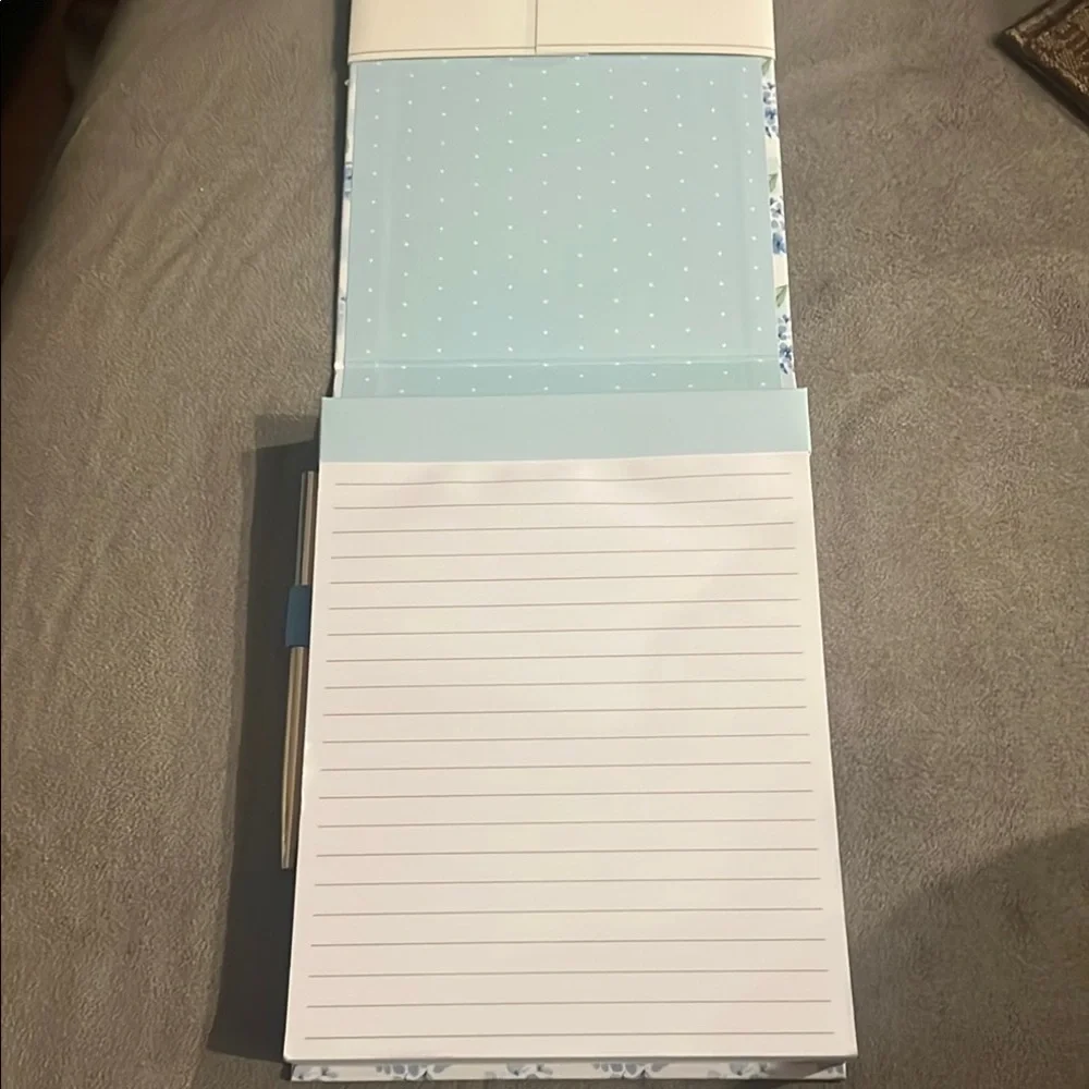 Floral 💙🩵 Notepad with Pen 150 sheets blue and white hydrangeas